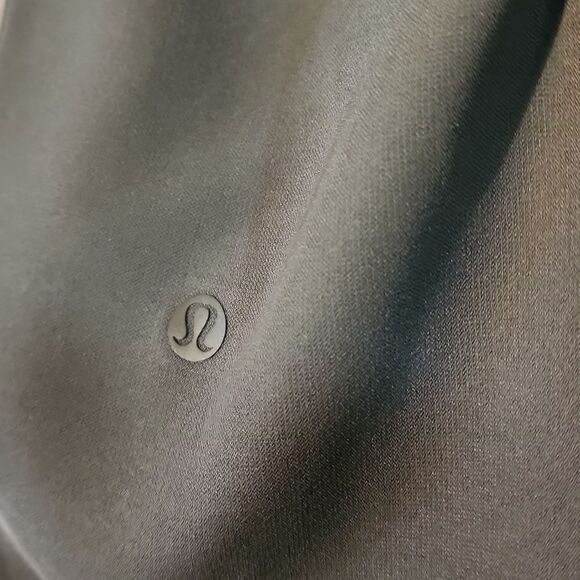 Cute Lululemon crop pants Size 8 NWOT - Picture 5 of 6